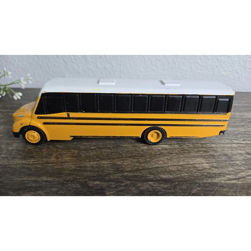 Thomas Built Buses Saf-T-Liner C2 School Bus Model Toy Yellow Black White